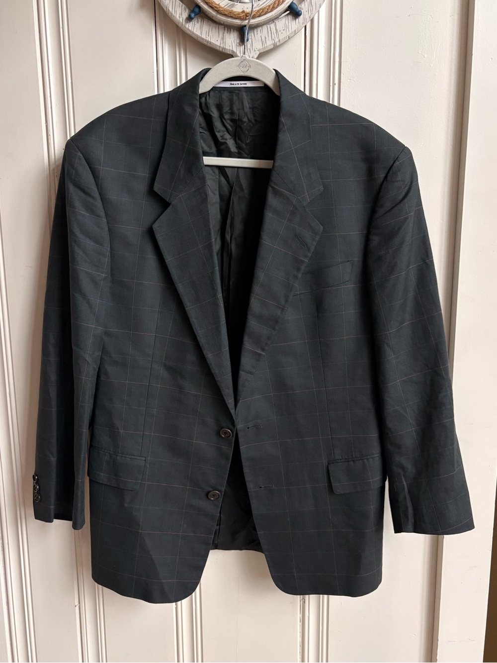 Hugo Boss Black Windowpane Sport Coat with Subtle Red Grid 42R